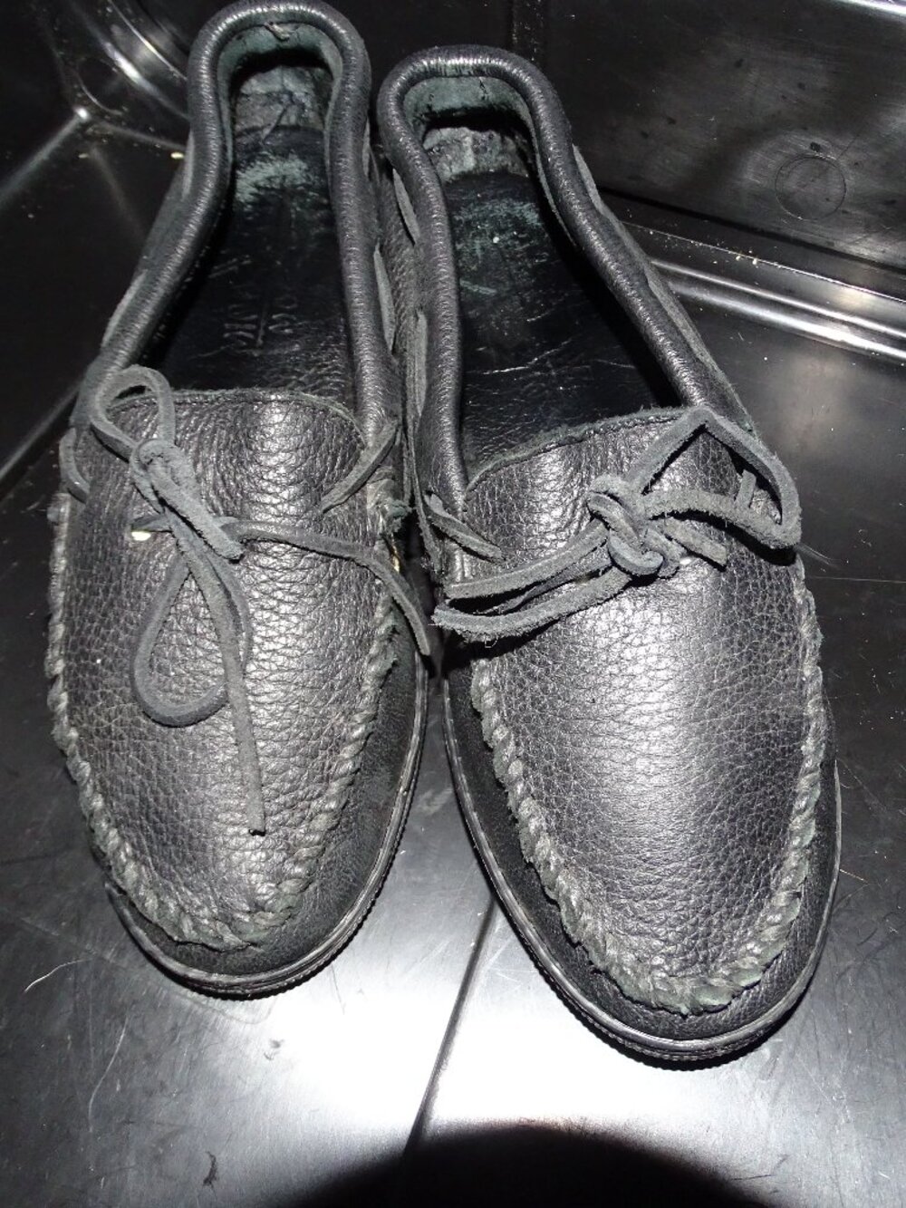 Minnetonka Black Leather Moccasins Size 8 Classic Tie Weatherproof Boho